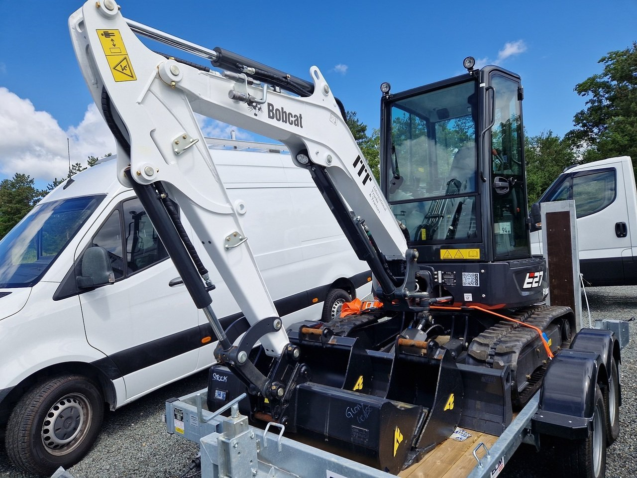 Bobcat E27Z (2023) + Remorque ECIM + 3 Godets + Marteau BRH Furukawa FX35-S