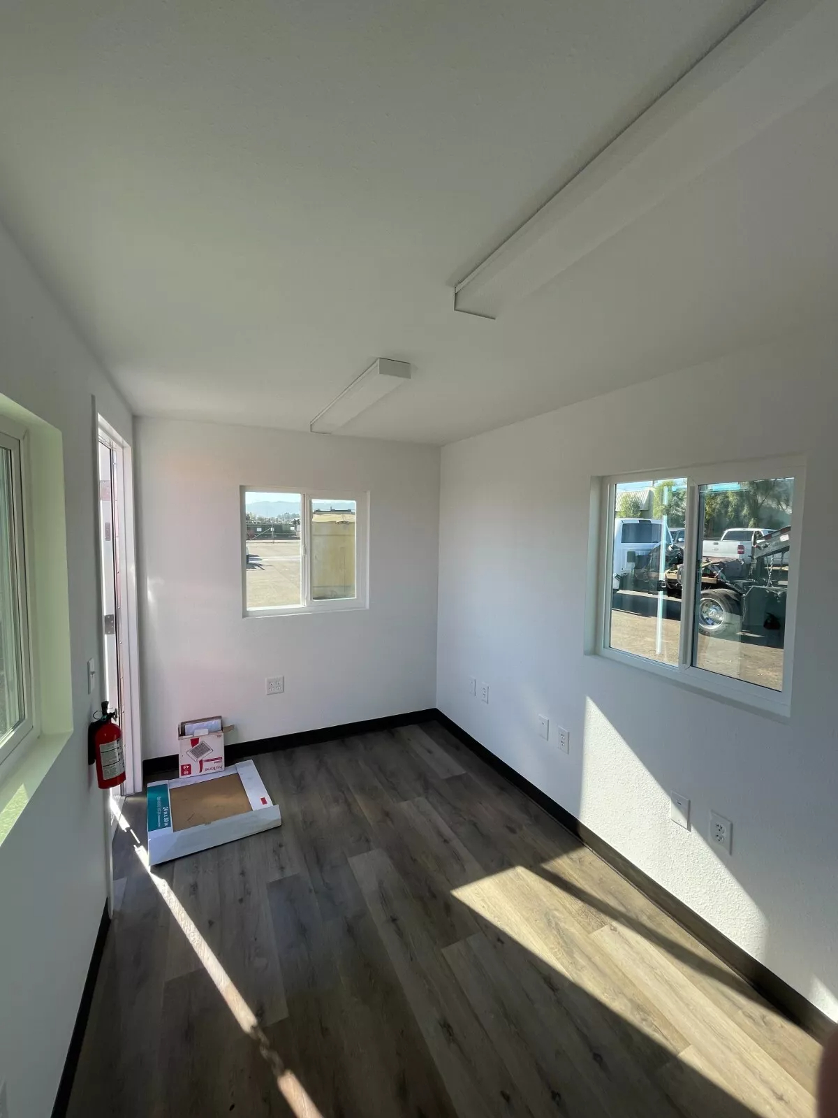 Bureau Conteneur 20 Pieds – Espace de Travail Flexible (2)