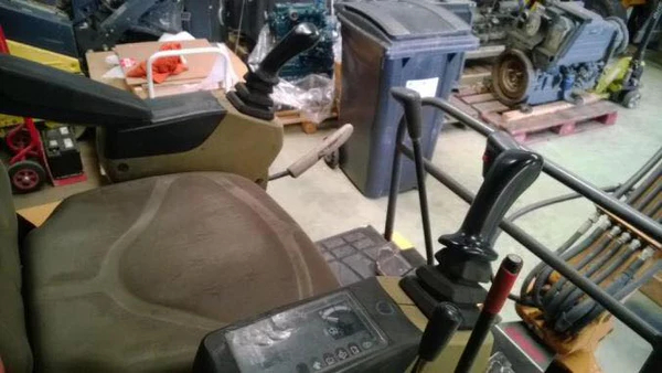 CASE CX 15 B – Mini-Pelle 1,48T d’Occasion (2010) avec 3 Godets