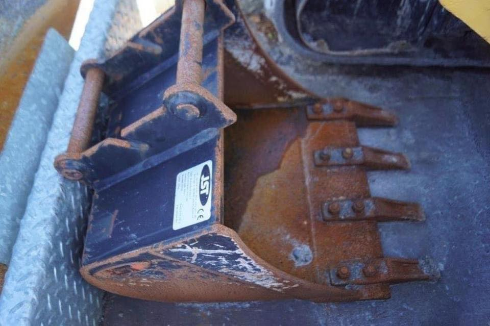 Caterpillar 301.7D d’Occasion – Mini-Pelle Compacte et Robuste (1)