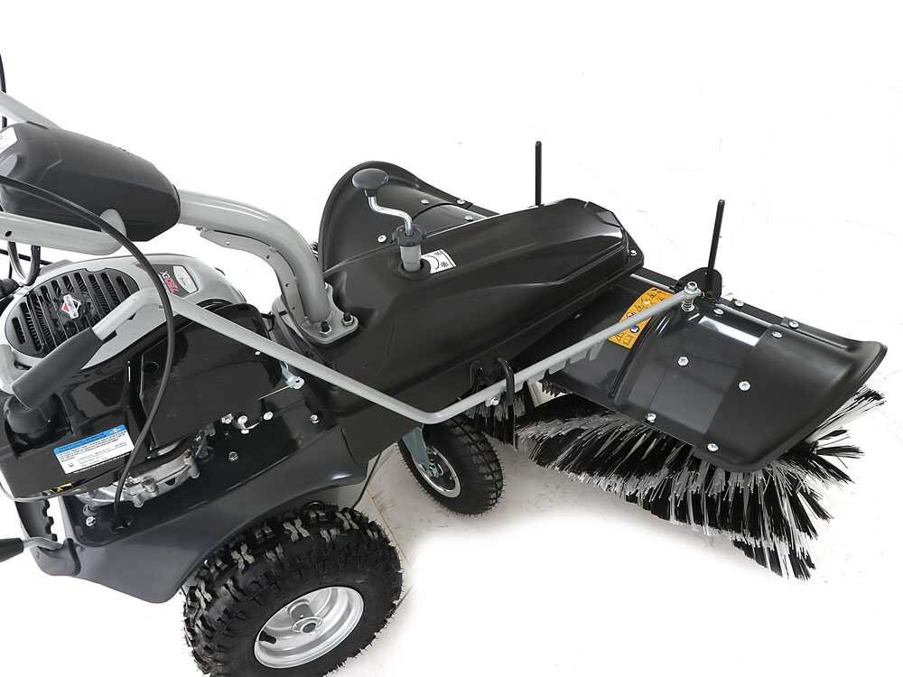 balayeuse-thermique-blackstone-gs100v-k-largeur-de-travail-100-cm-moteur-briggs-stratton-caractristiques-principales-brosse-de-100-cm-et-5-orientations--16576_15_1557406631_IMG_2584