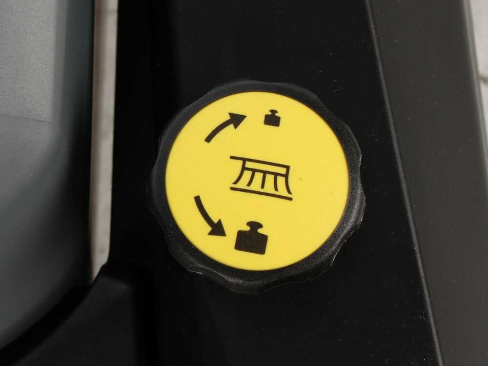 karcher-km-70-25-c-bp-2sb-balayeuse-batterie-avec-bac-de-ramassage-36v-5ah-caractristiques-principales--47308_28_1709711519_IMG_65e8209f68863
