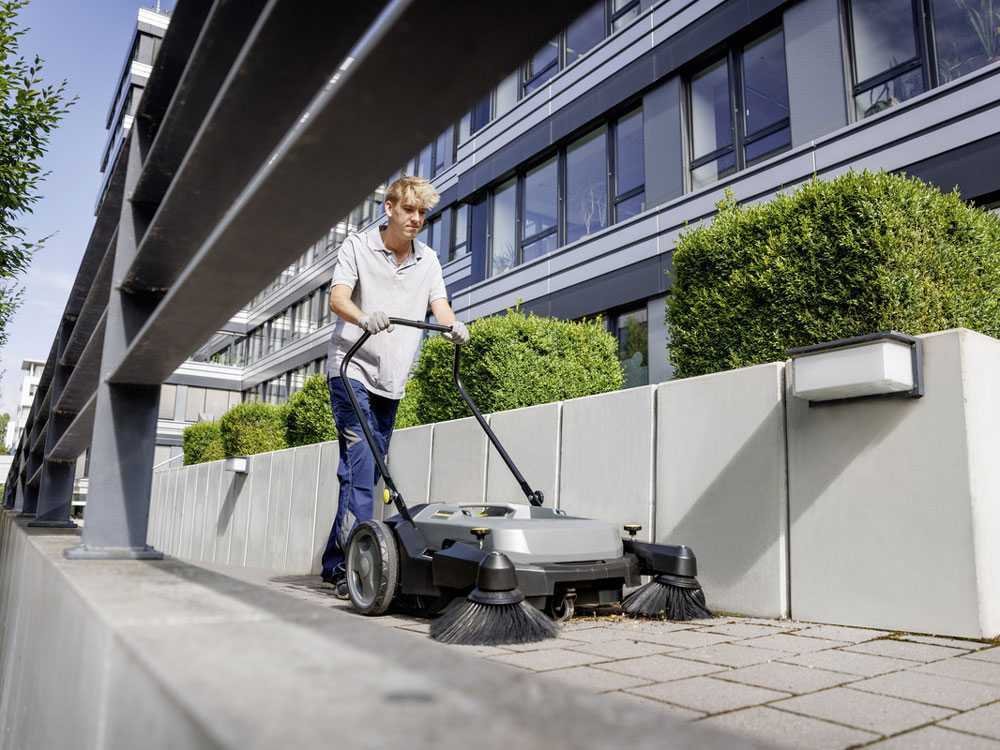 karcher-pro-km-70-20-c-2sb-balayeuse-manuelle-pousse-avec-bac-de-ramassage-caractristiques-principales--47284_2_1709633216_IMG_65e6eec0a0408