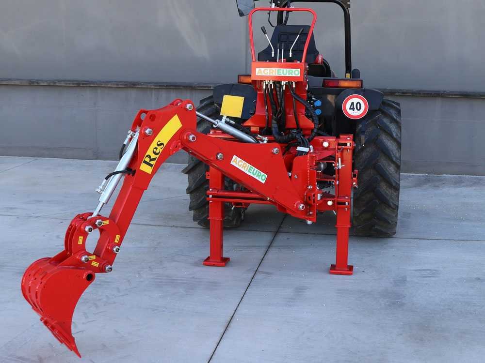 agrieuro-top-line-res15-pelle-rtro-pour-tracteur-avec-dplacement-latral-bras-de-section--47794_2_1711440041_IMG_660280a94420a