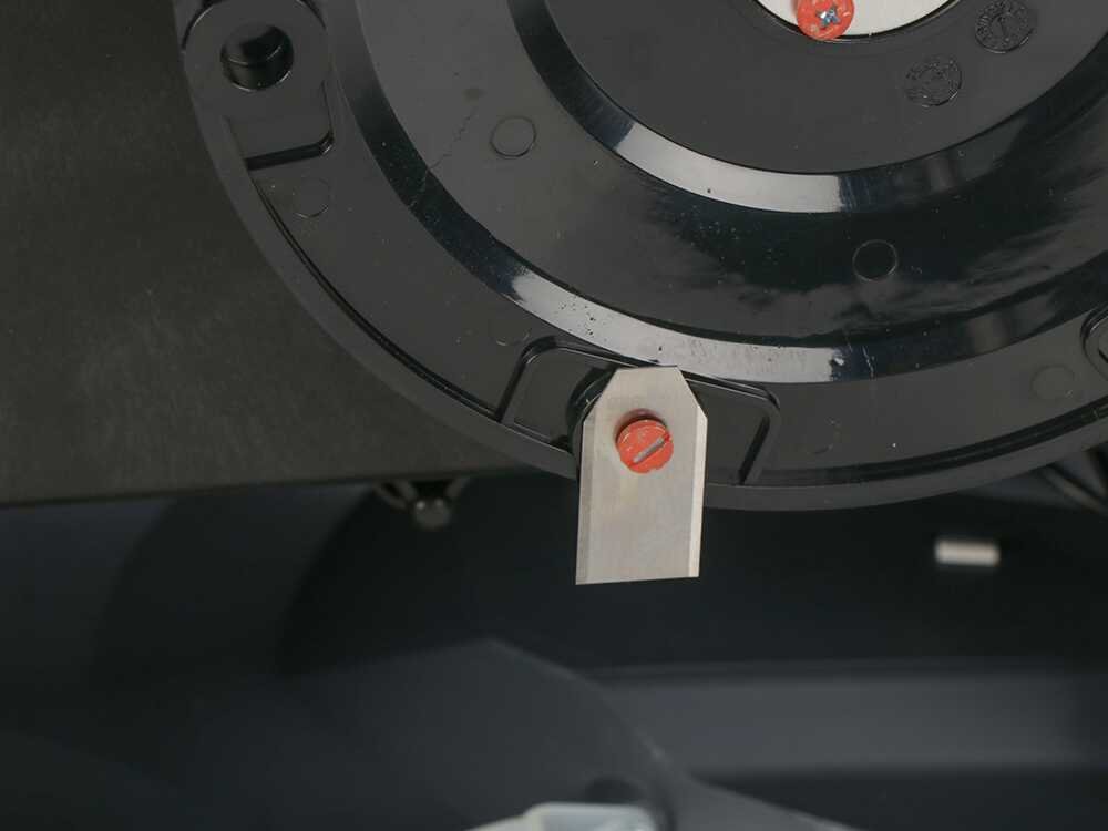 ama-freemow-rba3010-robot-tondeuse-sans-installation-la-tonte-jusq-au-bordure--61303_5_1747224162_IMG_68248662ad401