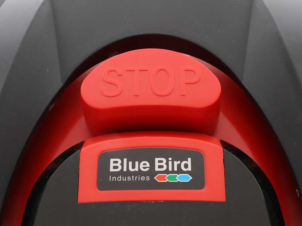 blue-bird-leo-600-robot-tondeuse-avec-fil-priphrique-batterie-au-lithium-28v-2-ah-dtails-et-caractristiques-techniques--26245_24_1606987311_IMG_5fc8ae2f31983