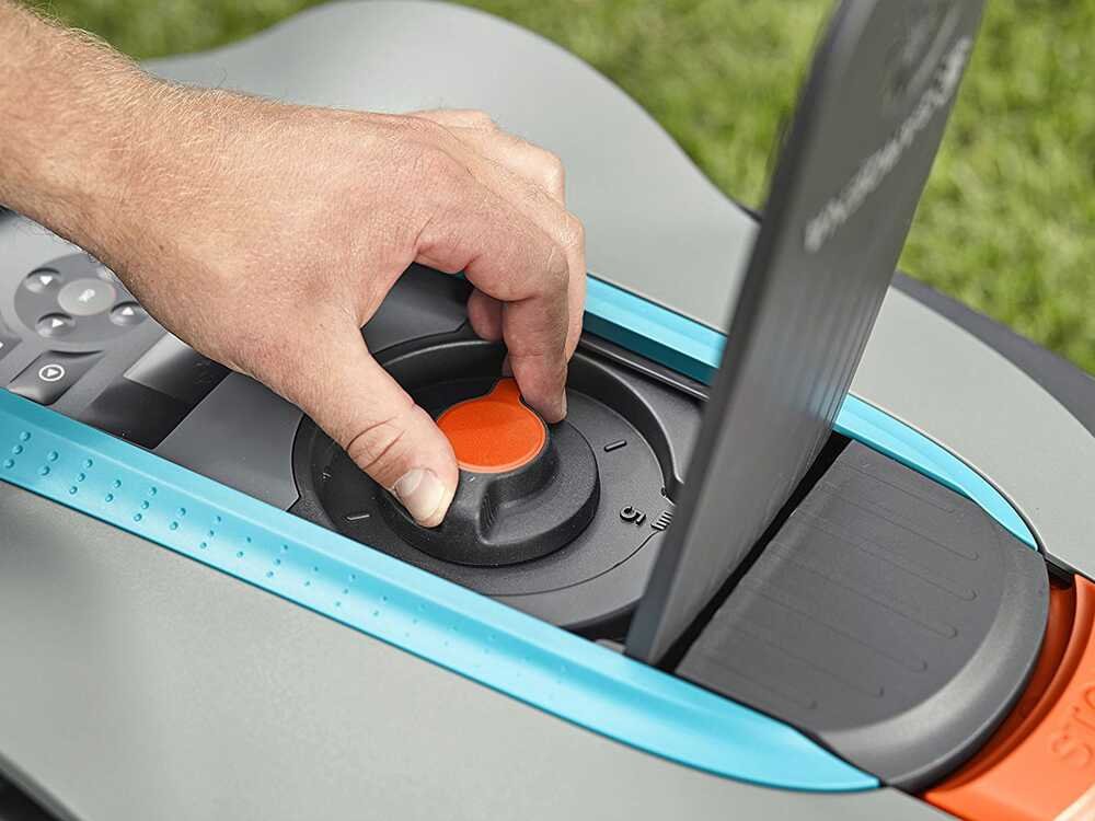 gardena-sileno-life-1000-robot-tondeuse-avec-fil-priphrique-et-batterie-au-lithium-systme-de-coupe--22864_4_1586329281_IMG_5e8d76c1dc74a