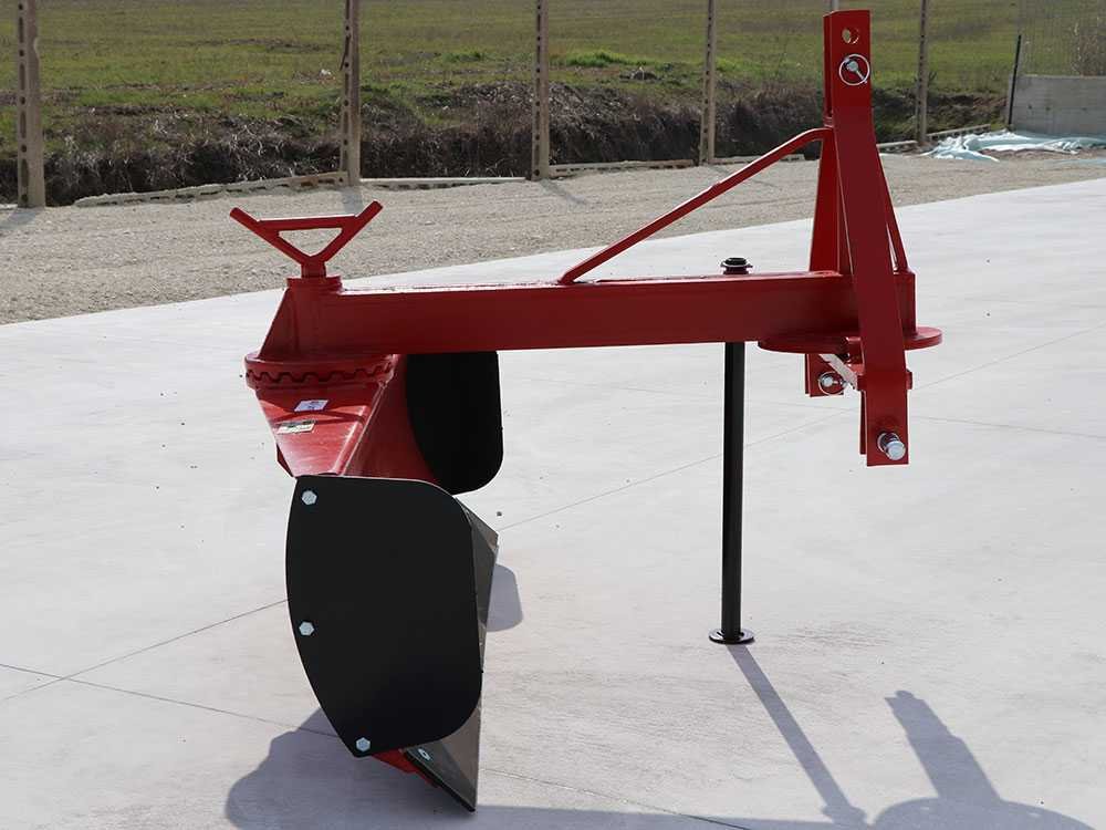 lame-niveleuse-pour-tracteur-agrieuro-llm120-srie-mdium-pivot-d-attelage-et-pelle-rotatifs-autres-dtails--15590_1_1549882368_IMG_8920