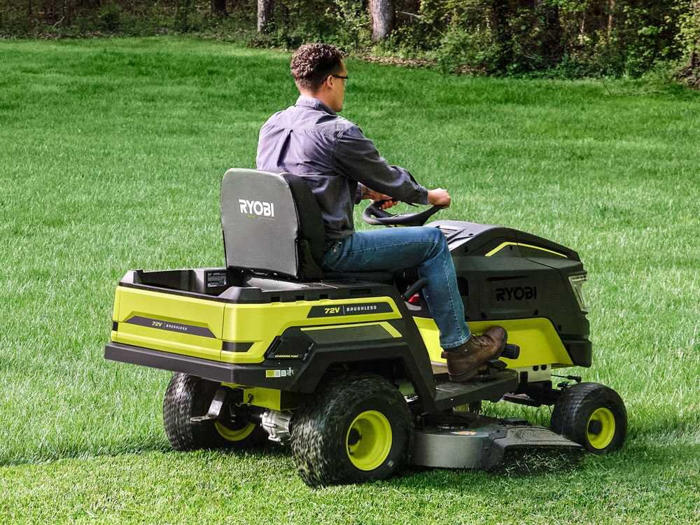 ryobi-ry72tmx117-310-tracteur-tondeuse-batterie-72v-3x10ah-tracteur-tondeuse-batterie-ryobi-ry72tmx117-310--50302_7_1717587172_IMG_66604ce4570b5