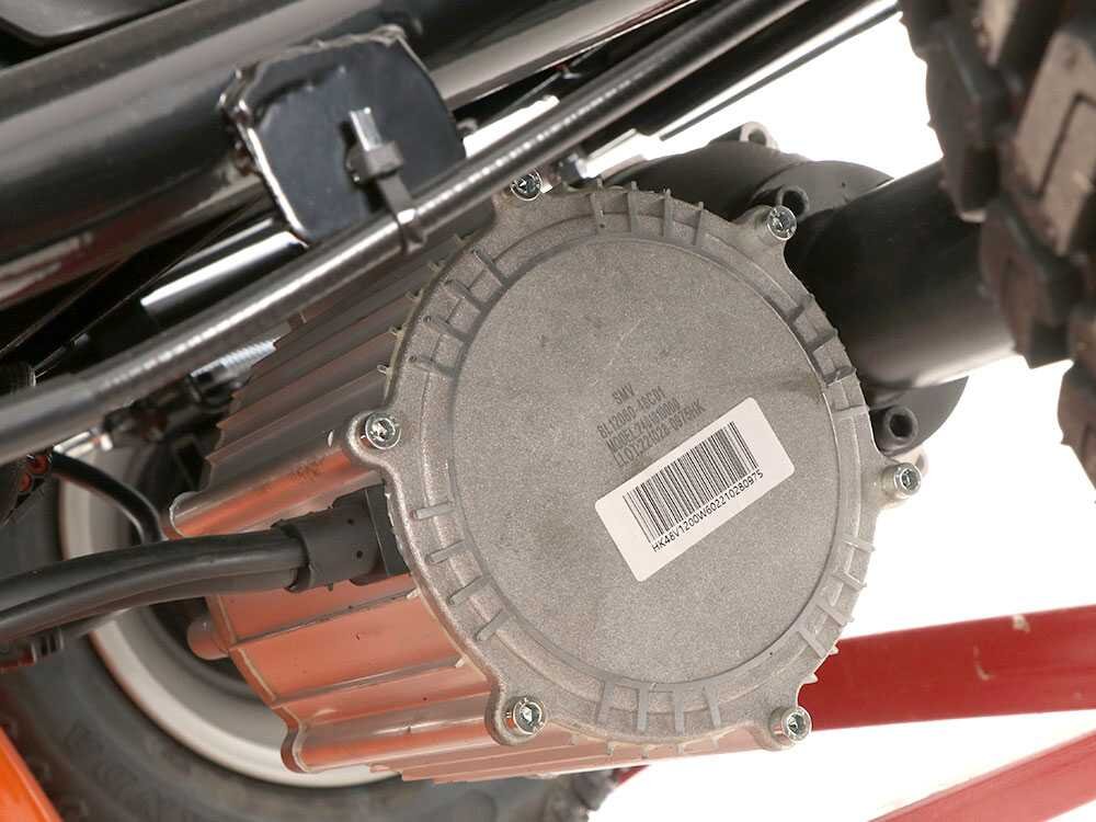 yard-force-e559-tondeuse-autoporte-batterie-56v-50ah-bac-de-ramassage-jection-latrale-et-mulching-le-plateau-de-coupe--42734_5_1685604879_IMG_64784a0fad64d